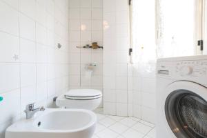 A bathroom at Borgo Antignano