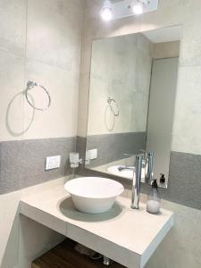 a bathroom with a sink and a large mirror at Cabañas Sonnenblumen in Potrero de Garay +28 photos