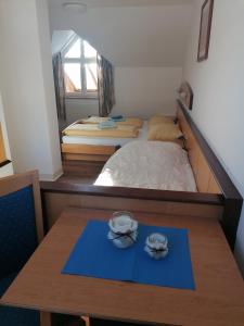 Postel nebo postele na pokoji v ubytování Jugendgästehaus Tauernruh + 20 fotografií