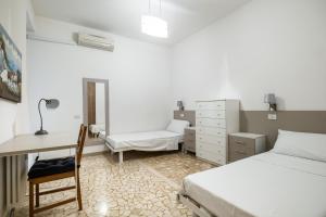 A bed or beds in a room at Piazza de' Calderini Apartment by Wonderful Italy