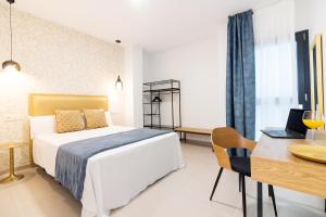 Posteľ alebo postele v izbe v ubytovaní Malaga Center Flat Mariblanca 12 Sun & Terrace Boutique