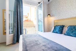 Posteľ alebo postele v izbe v ubytovaní Malaga Center Flat Mariblanca 12 Sun & Terrace Boutique