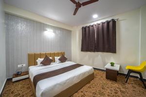 Postel nebo postele na pokoji v ubytování Hotel Jurkis, Kolhapur