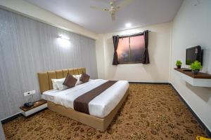 Postel nebo postele na pokoji v ubytování Hotel Jurkis, Kolhapur