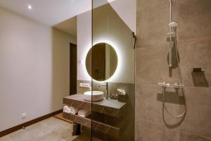 a bathroom with a shower and a sink and a mirror at Op dn Kreijtenberg in Milheeze +65 photos