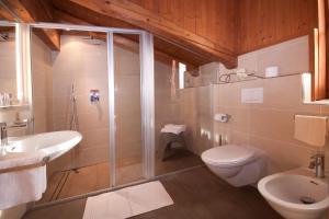 Afbeelding uit fotogalerij van Ferienwohnungen St Hippolyt mit Hallenbad in Lagundo