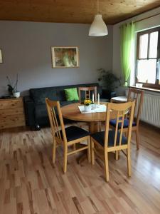 Ein Sitzbereich in der Unterkunft Gästehaus & Ferienhof Hüfner