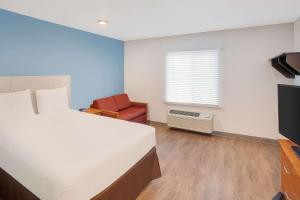 Postel nebo postele na pokoji v ubytování WoodSpring Suites Pharr