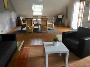 Ein Sitzbereich in der Unterkunft Gästehaus & Ferienhof Hüfner