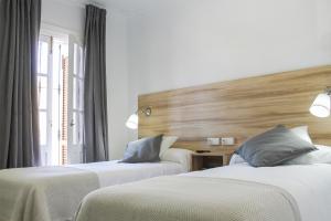 Postel nebo postele na pokoji v ubytování Hotel Restaurante Vía Sevilla - Cádiz by MA 22 Puntos