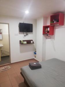 Μια τηλεόραση ή/και κέντρο ψυχαγωγίας στο Evonne Budget Hotel