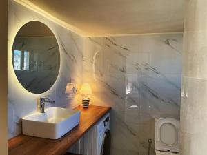 A bathroom at Athens Skylight Condo