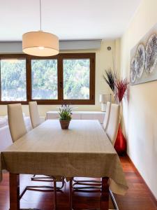 a dining room with a table and chairs at Apartamento moderno Pic negre con vistas in Mas de Ribafeta