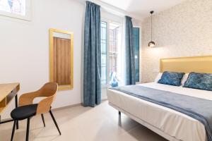 Posteľ alebo postele v izbe v ubytovaní Malaga Center Flat Mariblanca 12 Sun & Terrace Boutique