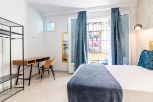 Posteľ alebo postele v izbe v ubytovaní Malaga Center Flat Mariblanca 12 Sun & Terrace Boutique