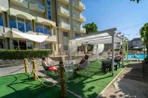 Bazén v ubytování Hotel Oceanic nebo v jeho okolí