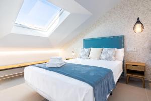 Posteľ alebo postele v izbe v ubytovaní Malaga Center Flat Mariblanca 12 Sun & Terrace Boutique