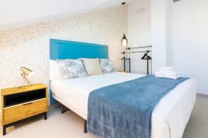 Posteľ alebo postele v izbe v ubytovaní Malaga Center Flat Mariblanca 12 Sun & Terrace Boutique