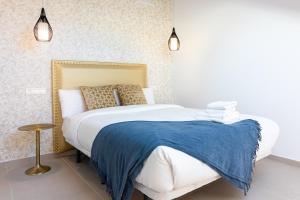 Posteľ alebo postele v izbe v ubytovaní Malaga Center Flat Mariblanca 12 Sun & Terrace Boutique