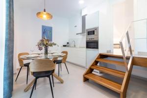 Kuchyňa alebo kuchynka v ubytovaní Malaga Center Flat Mariblanca 12 Sun & Terrace Boutique