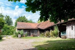 Aed väljaspool majutusasutust Dons Barn a Stunning cottage just a walk across the fields to a great pub