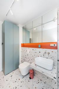 Salle de bains dans l'établissement Cozy Piliamiesčio apartament by URBAN RENT