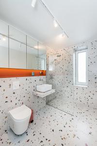 Salle de bains dans l'établissement Cozy Piliamiesčio apartament by URBAN RENT