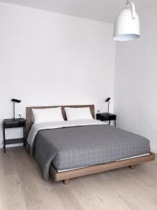 Un pat sau paturi într-o cameră la whiterooms