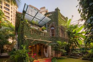 Galeriebild der Unterkunft SaffronStays Birdsong, Madh - pet-friendly villa at Madh Island in Mumbai