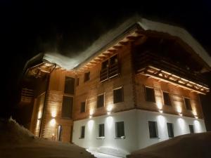 Budynek, w którym mieści się apartament