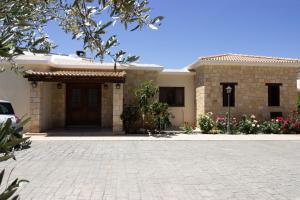 Afbeelding uit fotogalerij van River View (4 bedroom villa) in Paphos