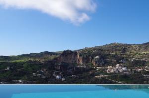 Afbeelding uit fotogalerij van River View (4 bedroom villa) in Paphos