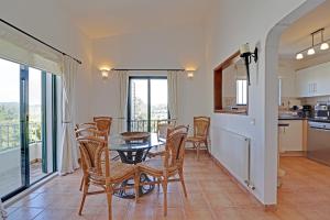 Dining area sa villa