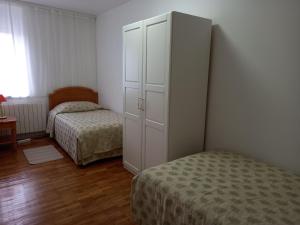 Posteľ alebo postele v izbe v ubytovaní Apartman Mislav. Udoban apartman u centru grada.