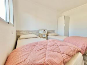 Łóżko lub łóżka w pokoju w obiekcie CristianPlaya Attic