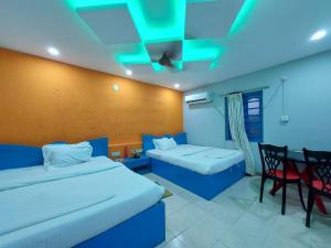 Llit o llits en una habitació de Megha Beach Resort - Sea View