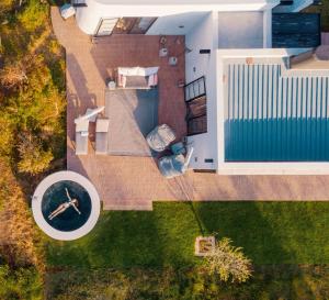 an overhead view of a house with a swimming pool at STIL in Montagu