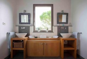 Photo de la galerie de l'établissement Maison d’architecte, vue sublime sur Uzès, à Uzès 27 autres photos