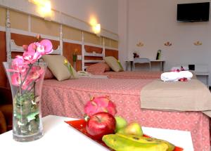 Televízia a/alebo spoločenská miestnosť v ubytovaní 4Dreams Hotel Chimisay