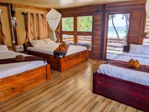 A bed or beds in a room at Pura Vita Resort