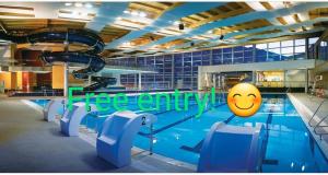 The swimming pool at or close to Weinberg Apartments