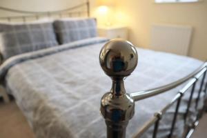 Modern Apt in Epsom-Self Check in & Free Parking