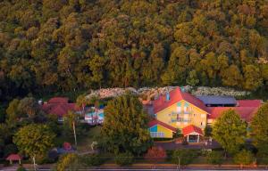 an aerial view of a large house with a red roof at Hotel Pousada da Neve in Nova Petrópolis