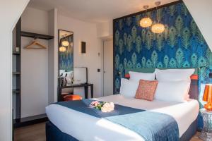 Postel nebo postele na pokoji v ubytování Hotel Yllen Eiffel