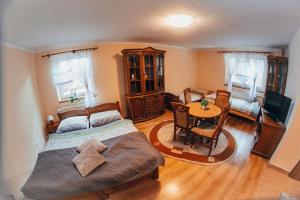 a bedroom with a bed and a table in it at Apartmány Bartoš Vitanová in Vitanová