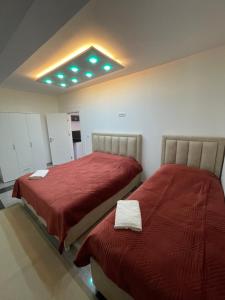 Postel nebo postele na pokoji v ubytování LUNA Apartment