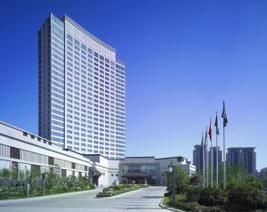 a large tall building with flags in front of it at Shangri-La Yangzhou in Yangzhou