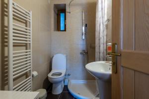 Ένα μπάνιο στο Pefkos House +18 φωτογραφίες