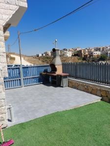Balkón nebo terasa v ubytování וילה שחר בגולן