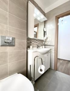 Phòng tắm tại White Dream Penthouse with Jacuzzi +40 ảnh